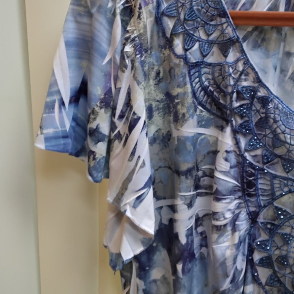 World Unity Women's OX (14-16) blue Tye-Dye Rhinestones Intricate Lace Top - Picture 7 of 9